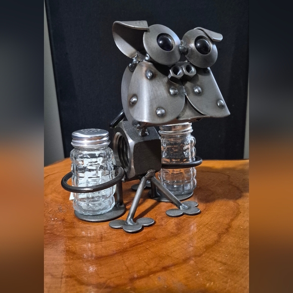 Decorative Metal Salt and Pepper Shaker Set with Clear Glass Bottles
